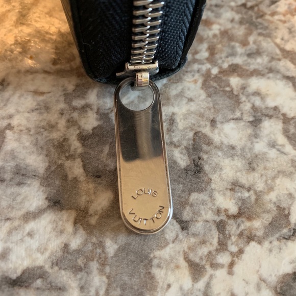 SOLD Authentic Louis Vuitton Zippy Organizer - Picture 4 of 8